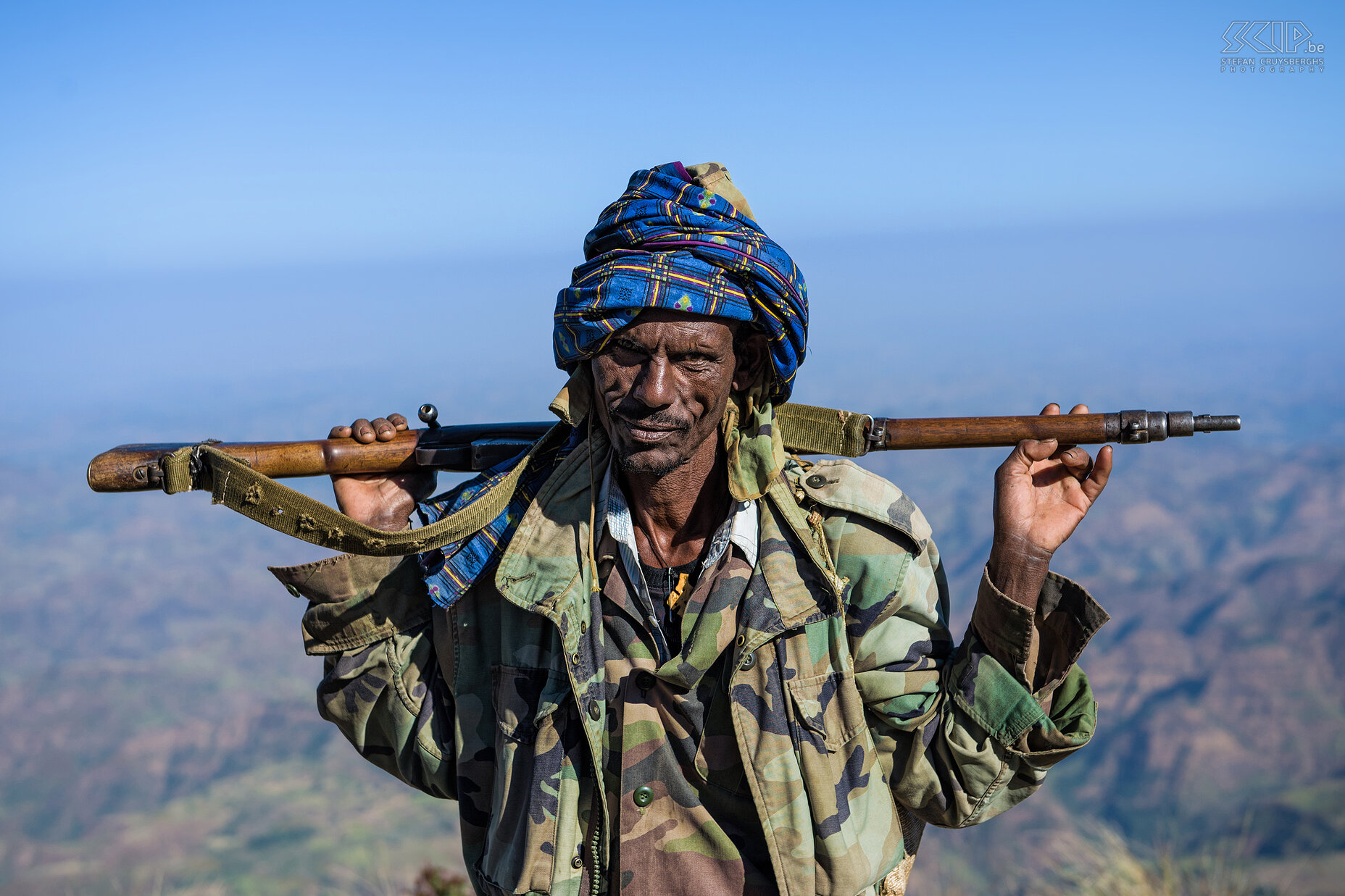 Simien Mountains - Scout De gewapende scout die 5 dagen met ons mee wandelde in de Simien Mountains. Stefan Cruysberghs